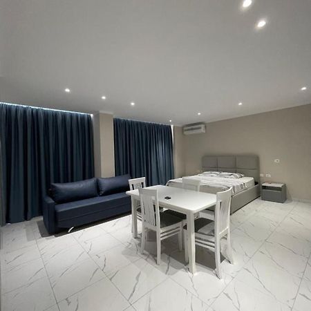 Modern Beachfront Apartments Sarandë Buitenkant foto