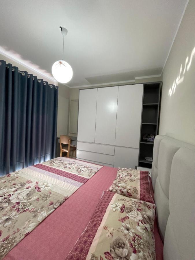 Modern Beachfront Apartments Sarandë Buitenkant foto