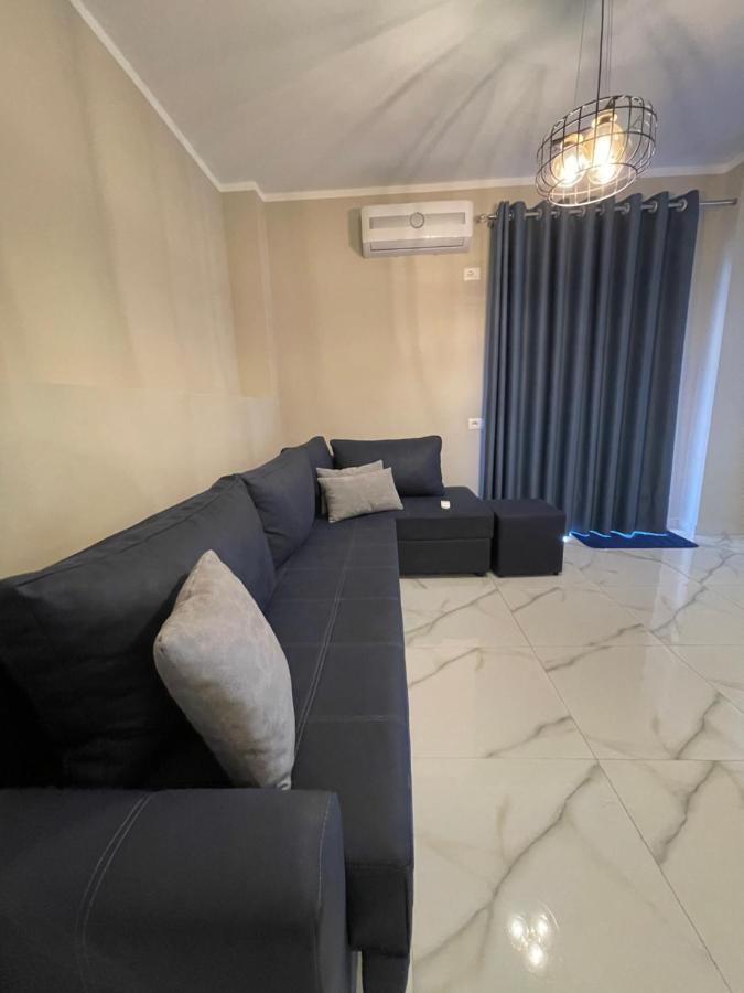 Modern Beachfront Apartments Sarandë Buitenkant foto