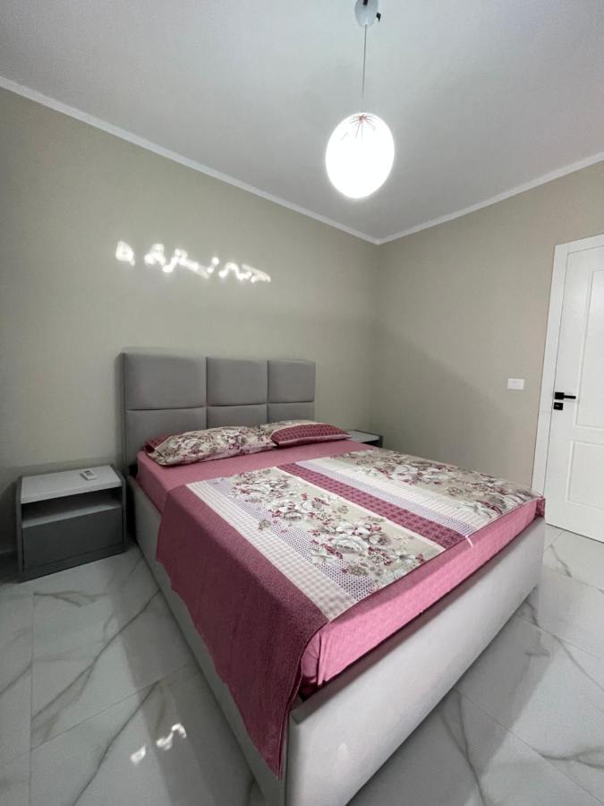 Modern Beachfront Apartments Sarandë Buitenkant foto