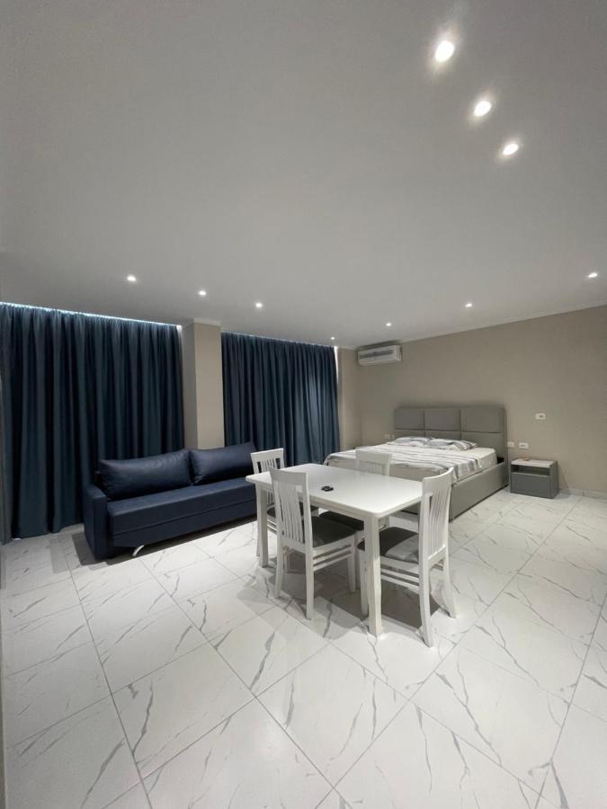 Modern Beachfront Apartments Sarandë Buitenkant foto