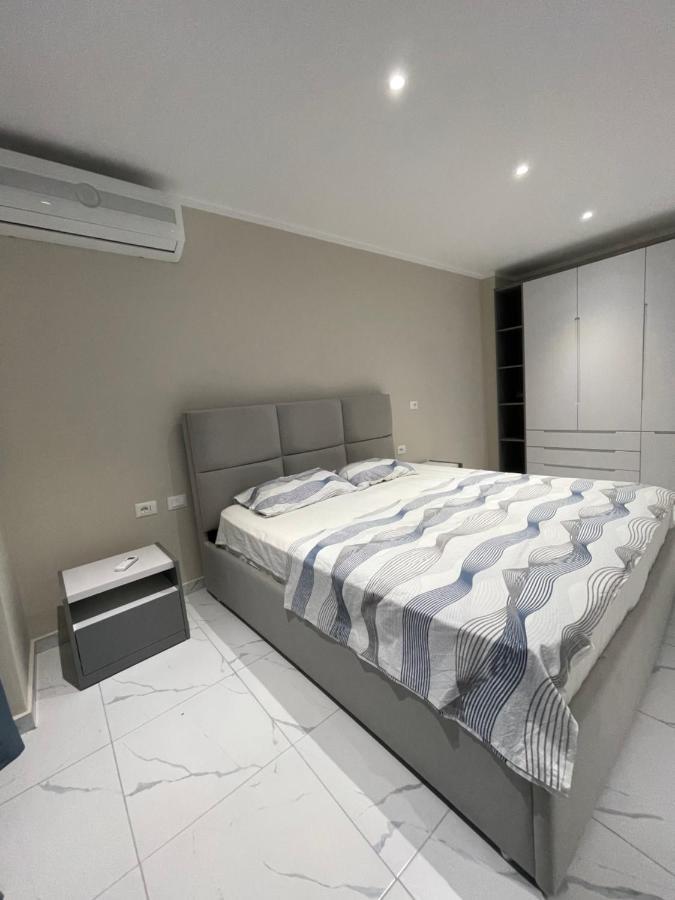 Modern Beachfront Apartments Sarandë Buitenkant foto