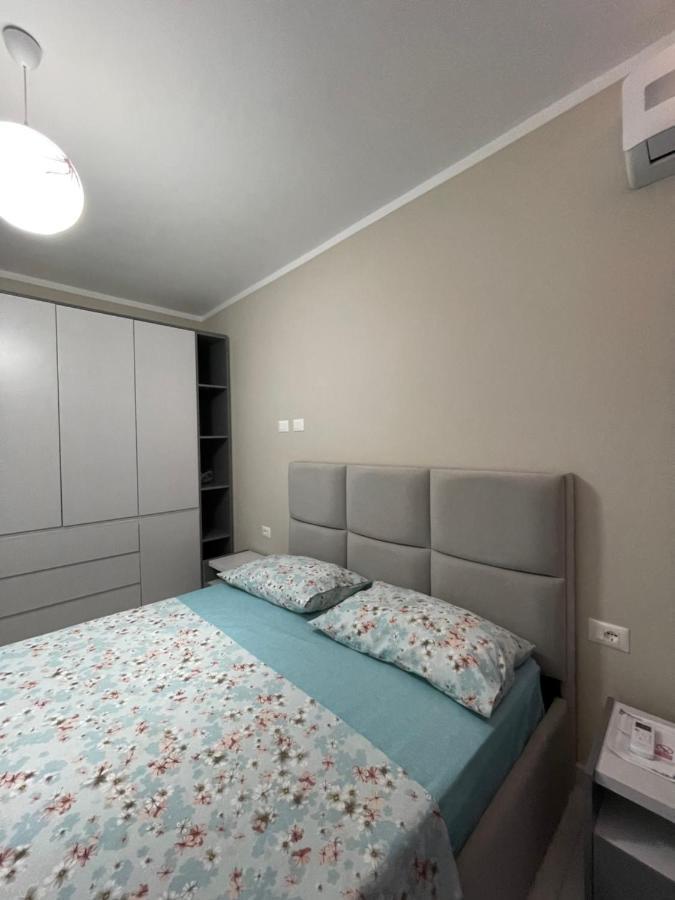 Modern Beachfront Apartments Sarandë Buitenkant foto