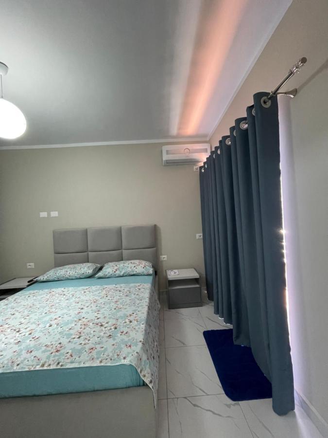 Modern Beachfront Apartments Sarandë Buitenkant foto