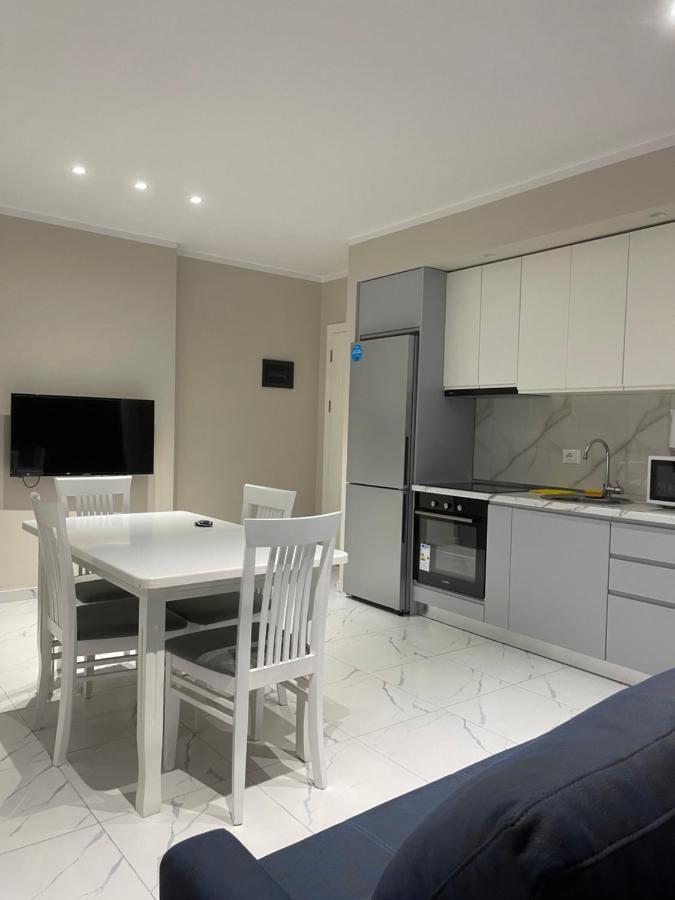 Modern Beachfront Apartments Sarandë Buitenkant foto