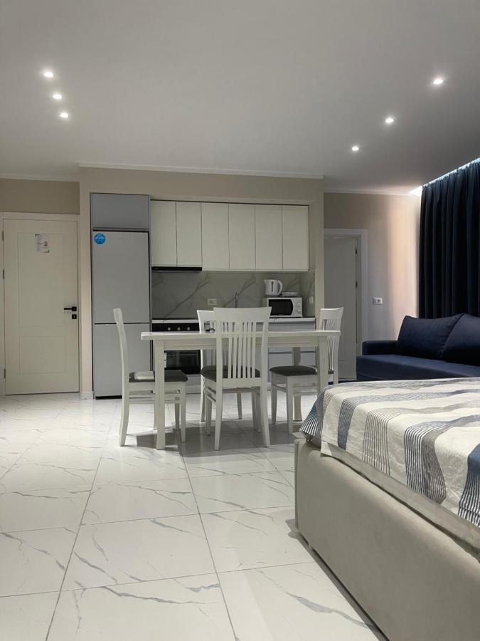 Modern Beachfront Apartments Sarandë Buitenkant foto
