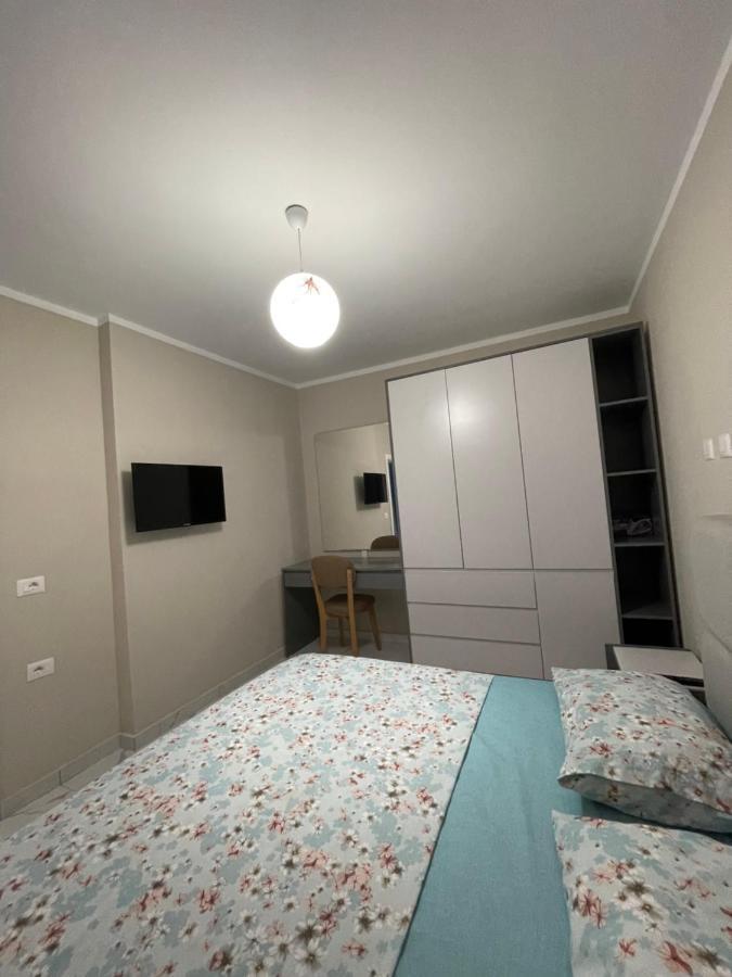 Modern Beachfront Apartments Sarandë Buitenkant foto