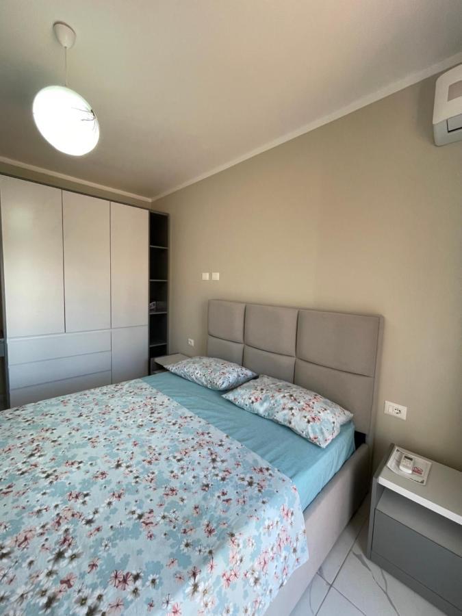 Modern Beachfront Apartments Sarandë Buitenkant foto