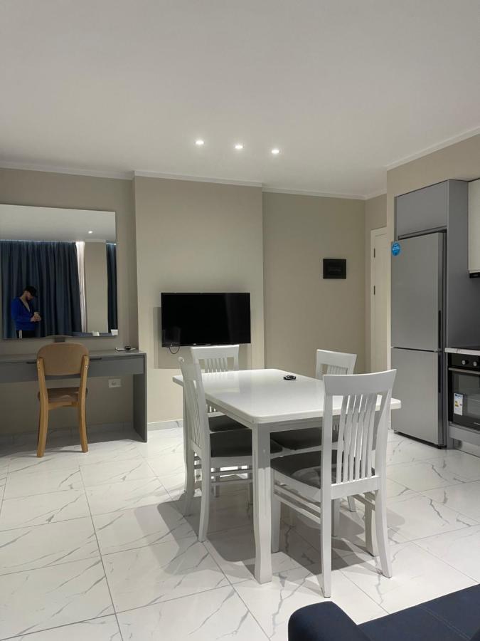 Modern Beachfront Apartments Sarandë Buitenkant foto