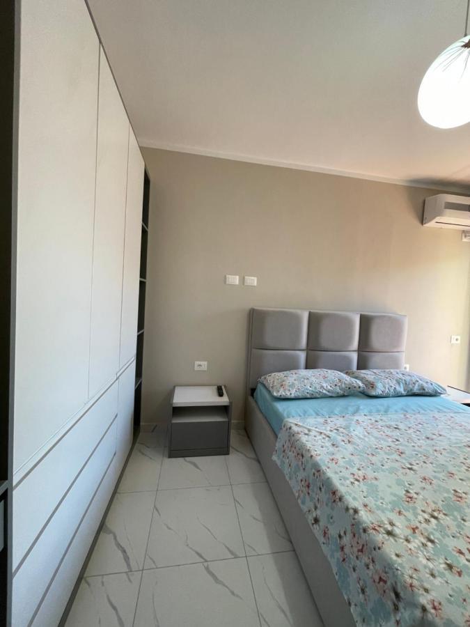Modern Beachfront Apartments Sarandë Buitenkant foto
